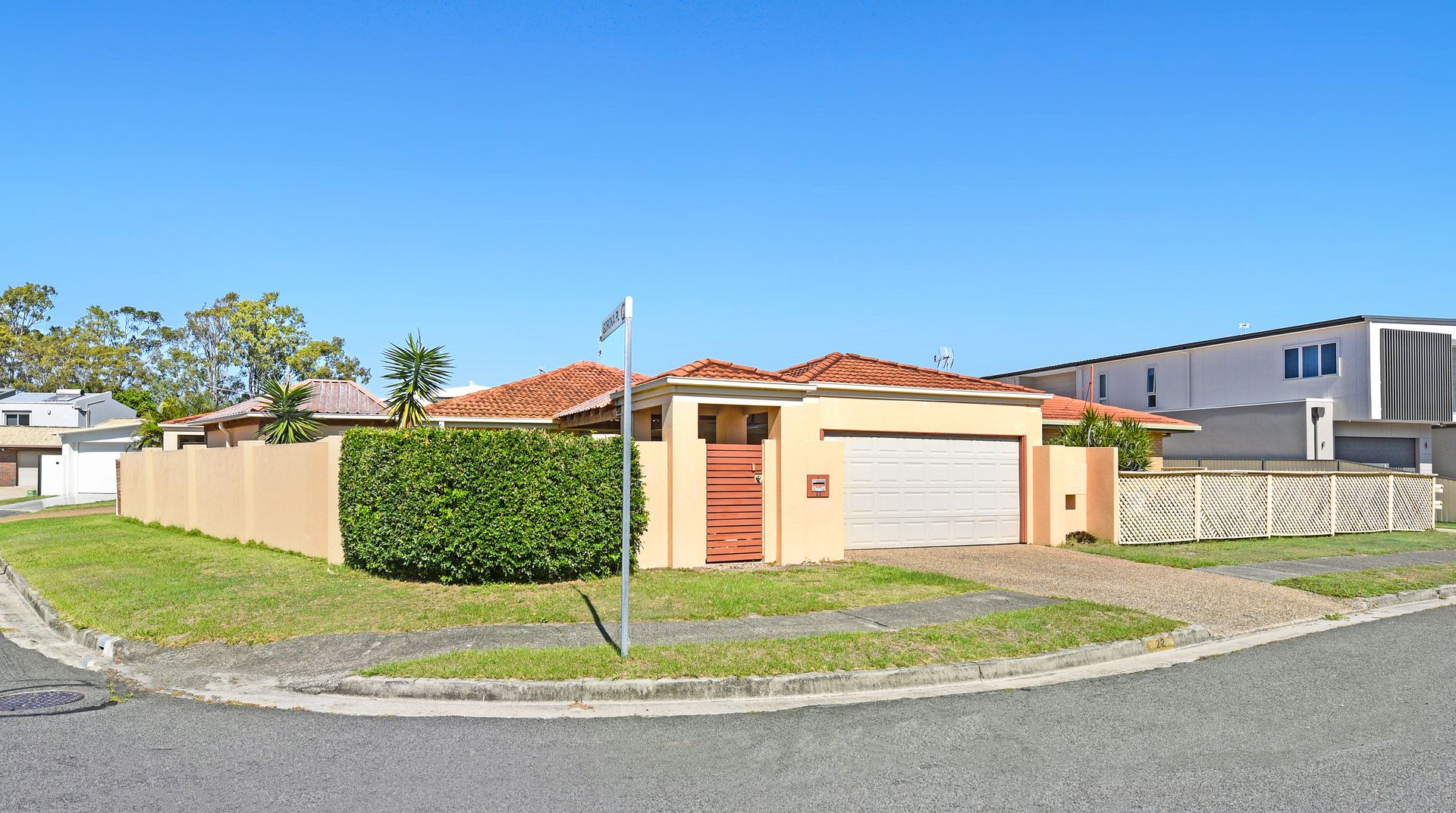 1/22 Markham Avenue, Runaway Bay Property History & Address Research