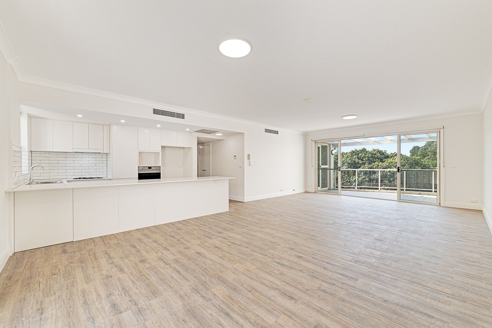 3 bedrooms Apartment / Unit / Flat in 204/3B Karrabee Avenue HUNTLEYS COVE NSW, 2111