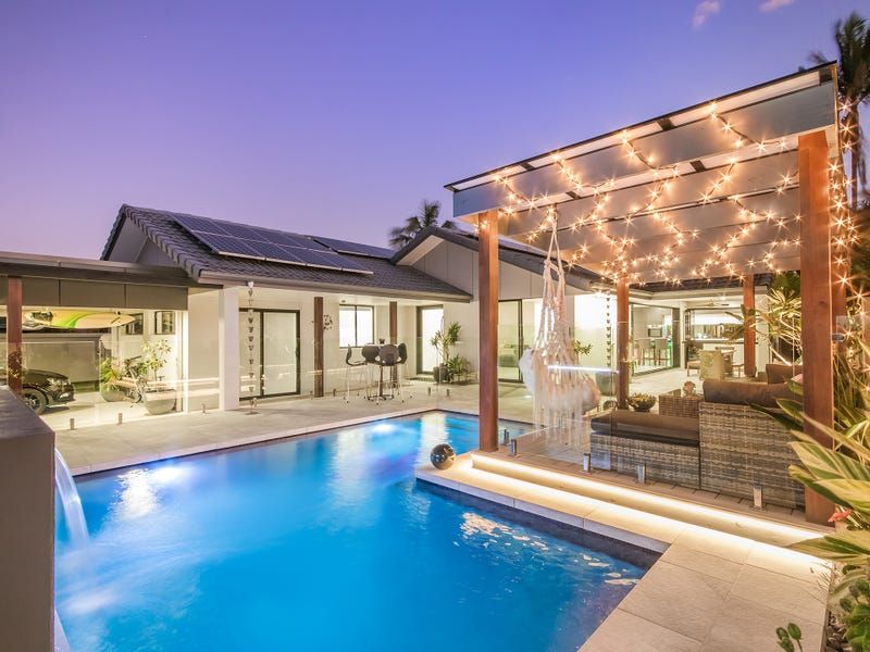 4 bedrooms House in 10 Frangipani Street MIAMI QLD, 4220