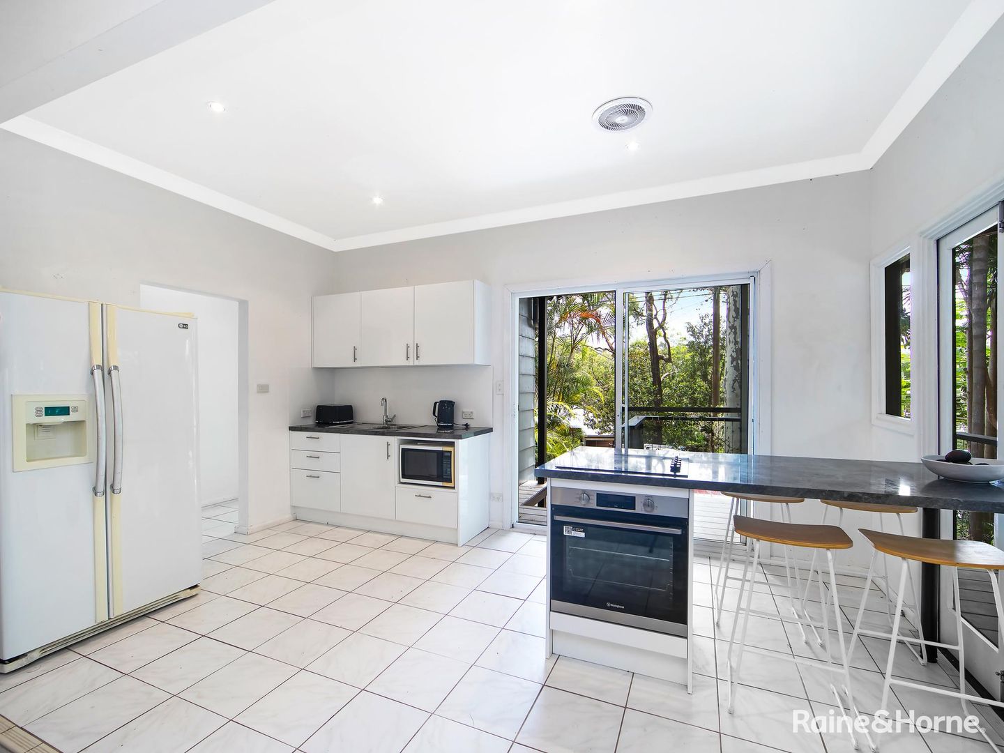 Lower/4 Crystal Avenue, Pearl Beach NSW 2256 House For Rent 550