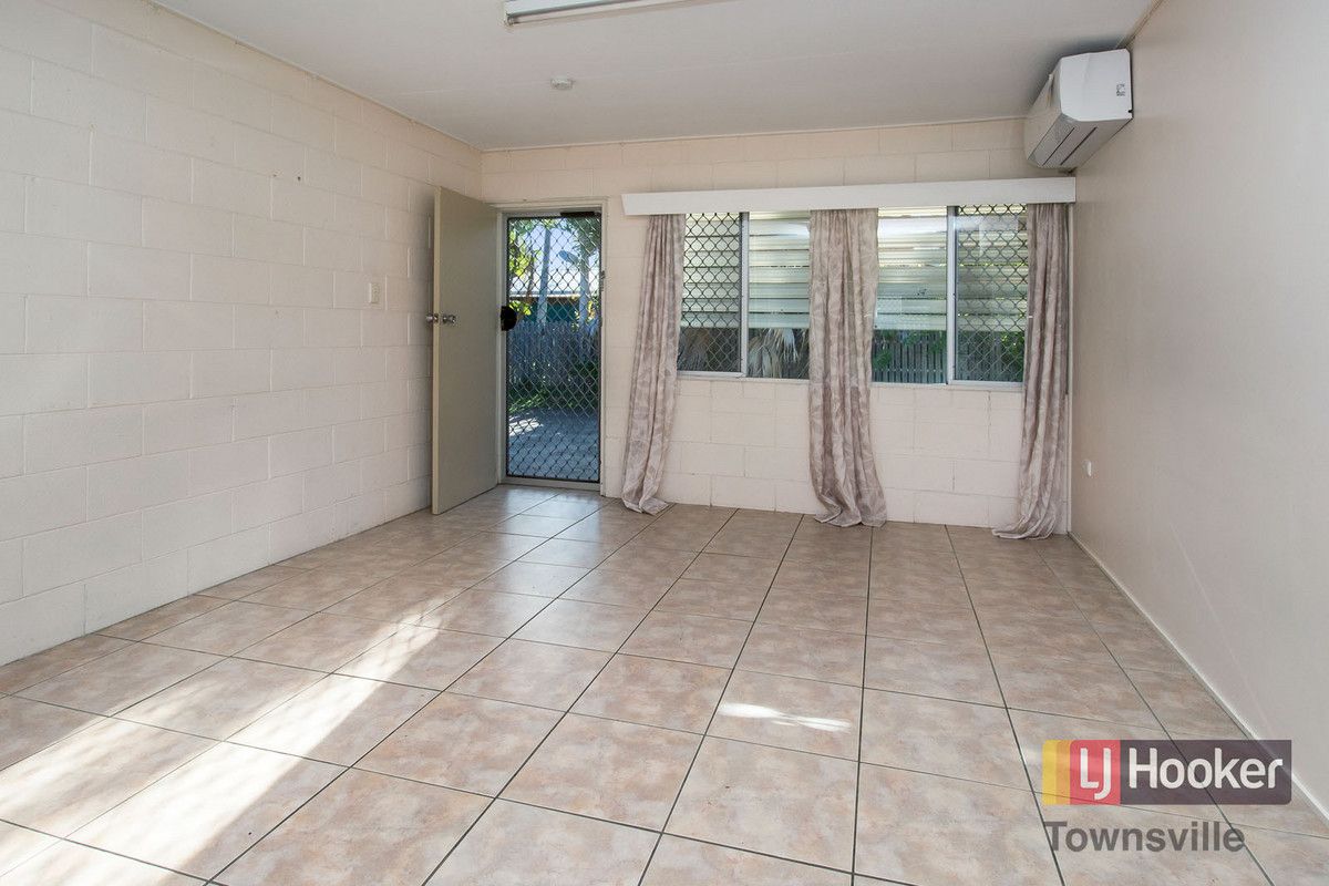 1/36 Gollogly Lane, Rasmussen QLD 4815, Image 2