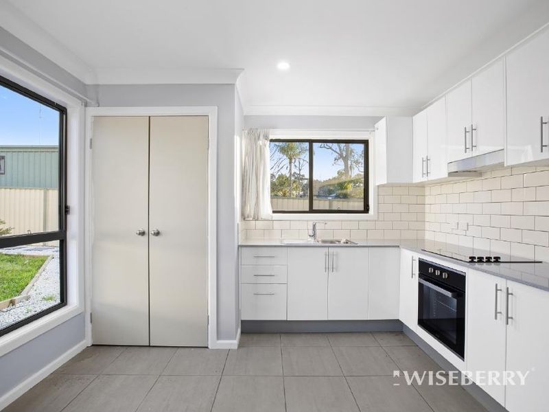 34a Campbell Parade, Mannering Park NSW 2259, Image 2