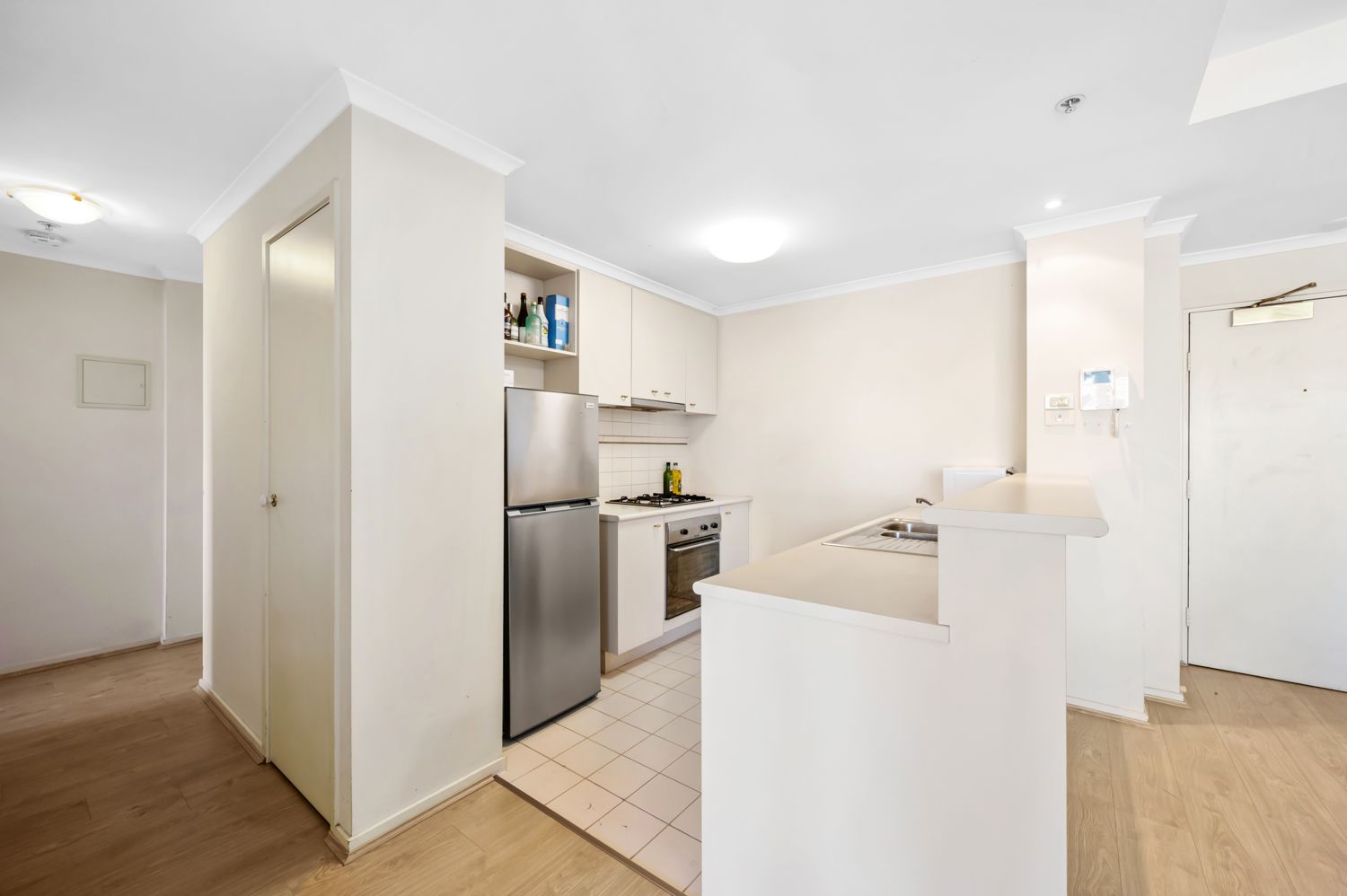 99/88 Park street, South Melbourne VIC 3205, Image 2