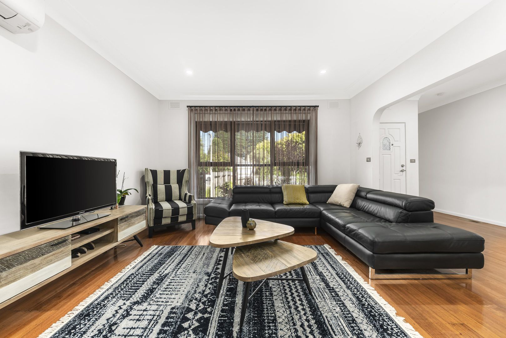 1/3 Everglade Avenue, Forest Hill VIC 3131, Image 2