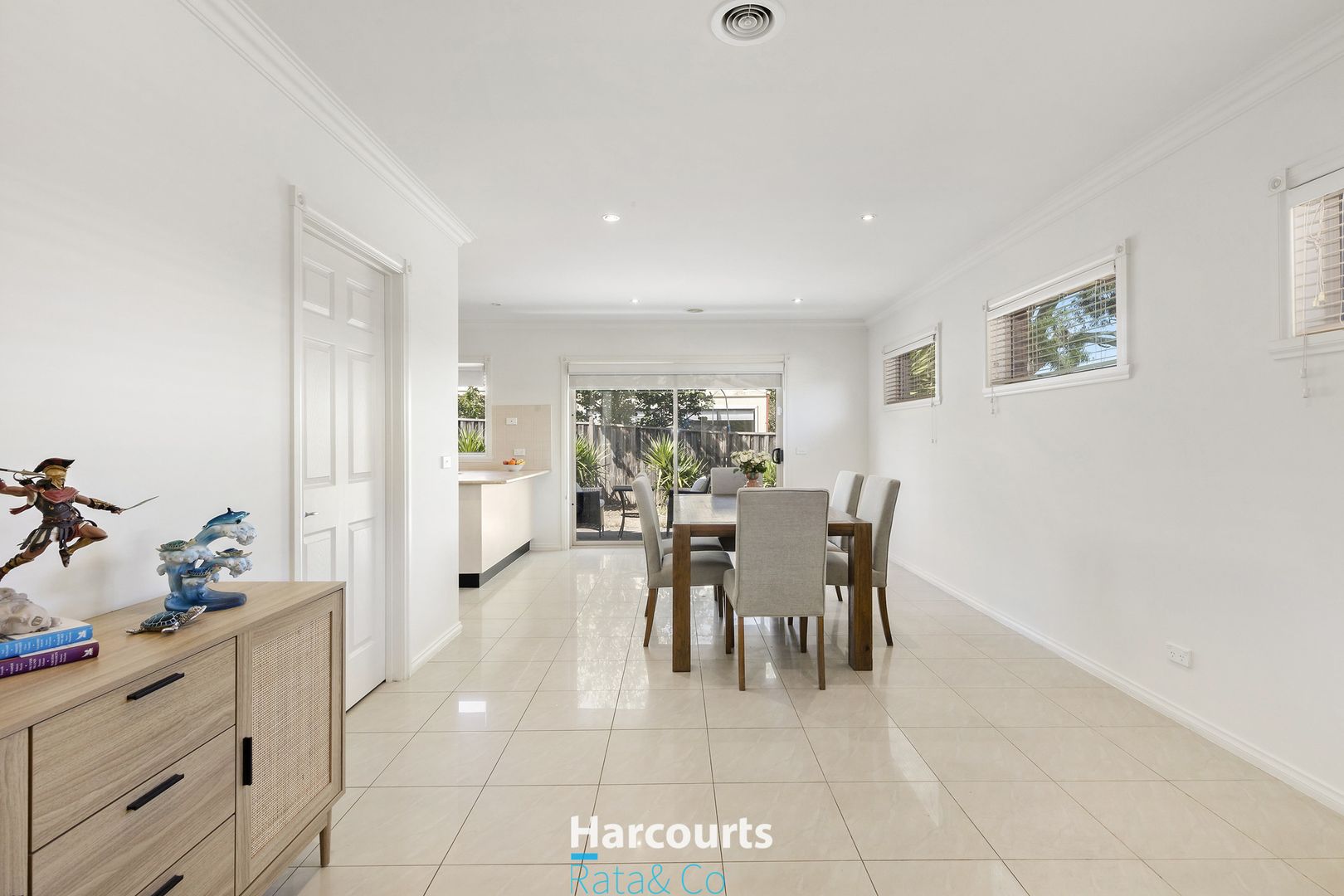 3/5 Delacombe Drive, Mill Park VIC 3082, Image 2