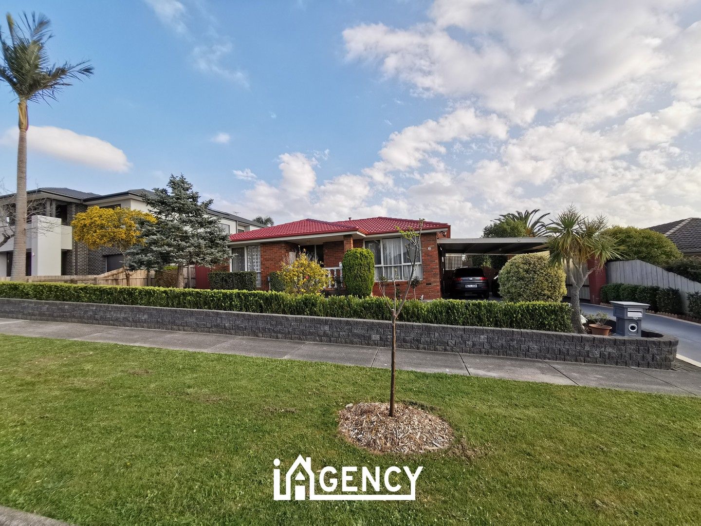 4 bedrooms House in 10 Currie Avenue ENDEAVOUR HILLS VIC, 3802