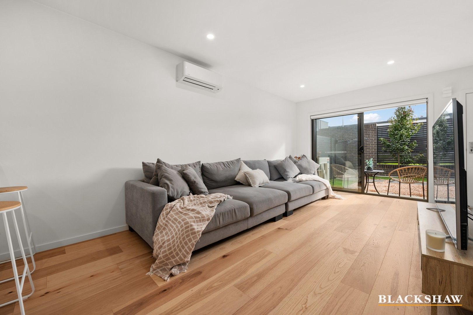 6/2 Telfer Street, Coombs ACT 2611, Image 0