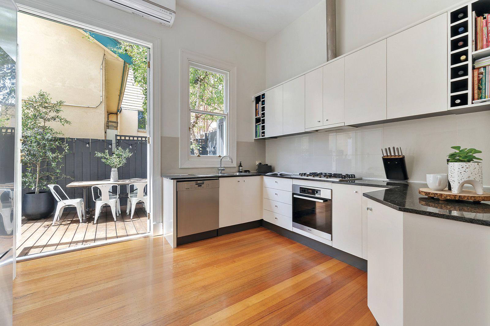 1/4 Princes Street, St Kilda VIC 3182, Image 2