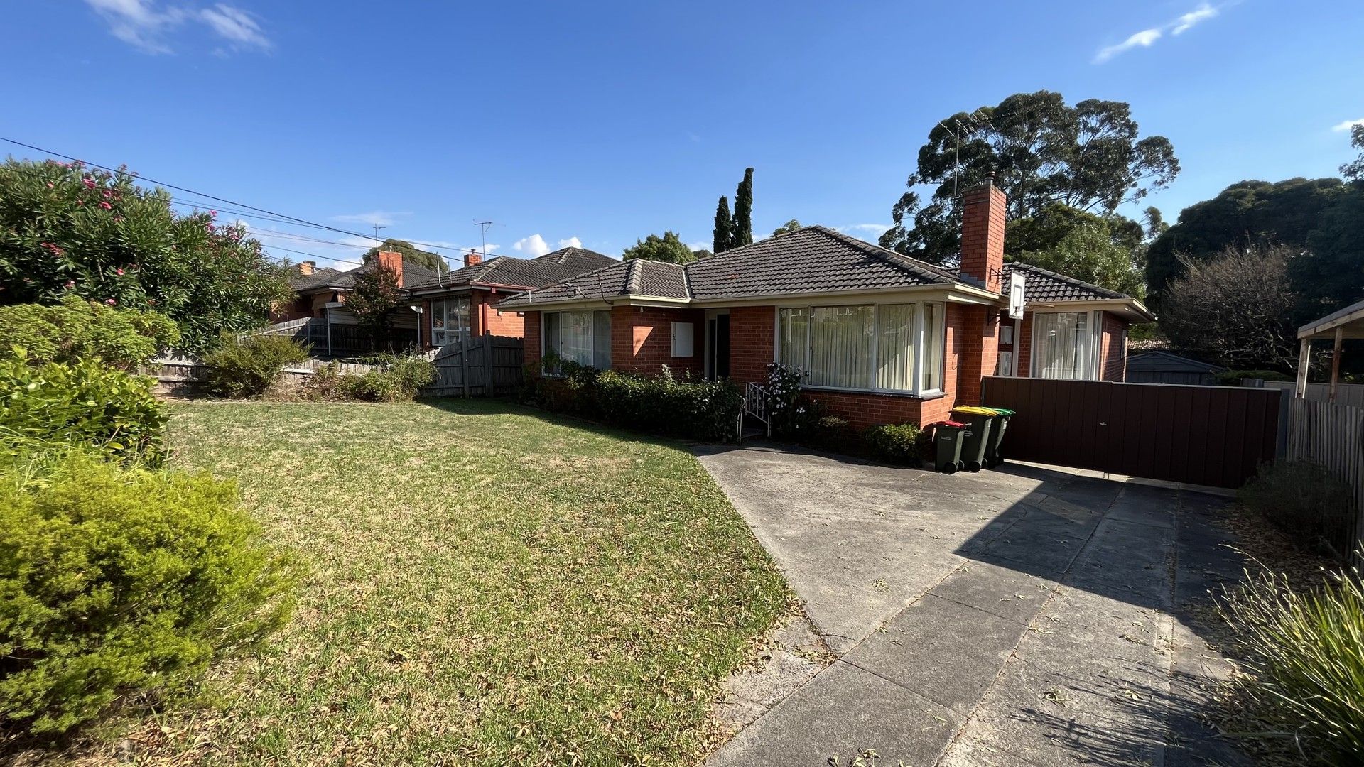 3 bedrooms House in 27 Range Road BURWOOD EAST VIC, 3151