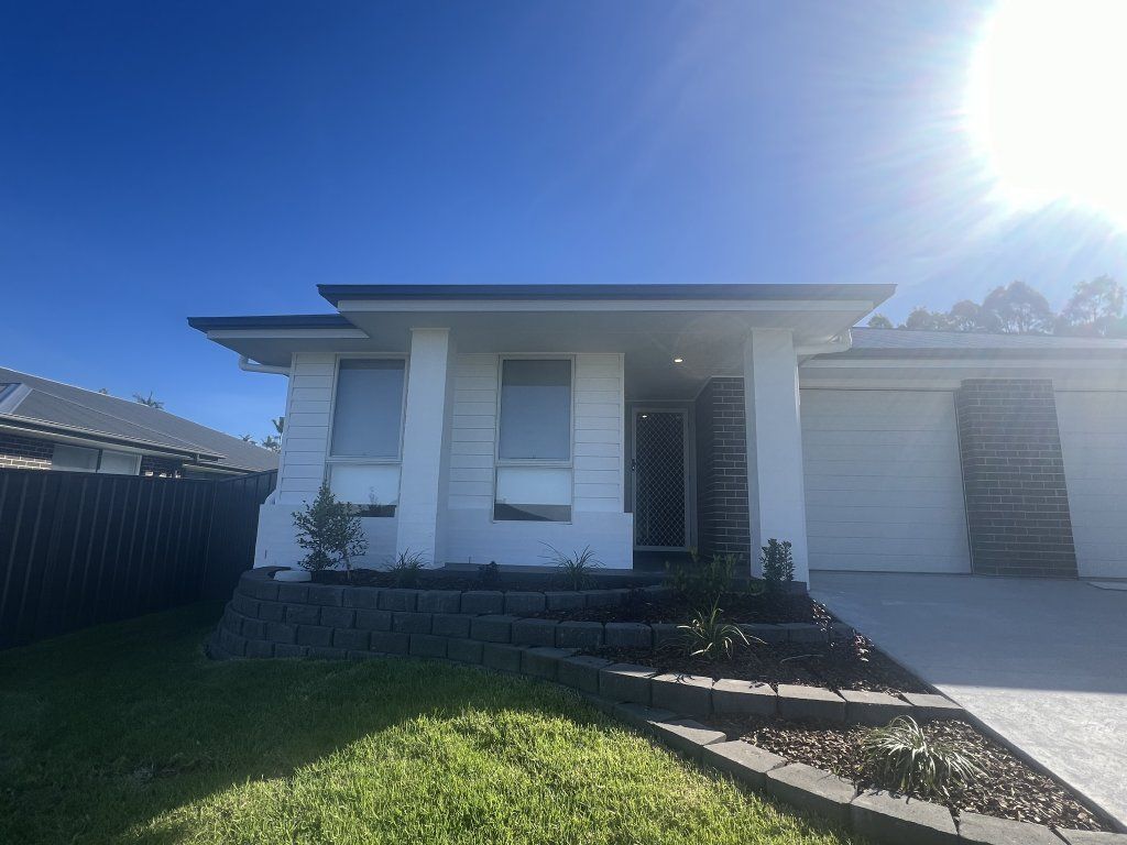 4 bedrooms House in 32 ROYSTON STREET FARLEY NSW, 2320