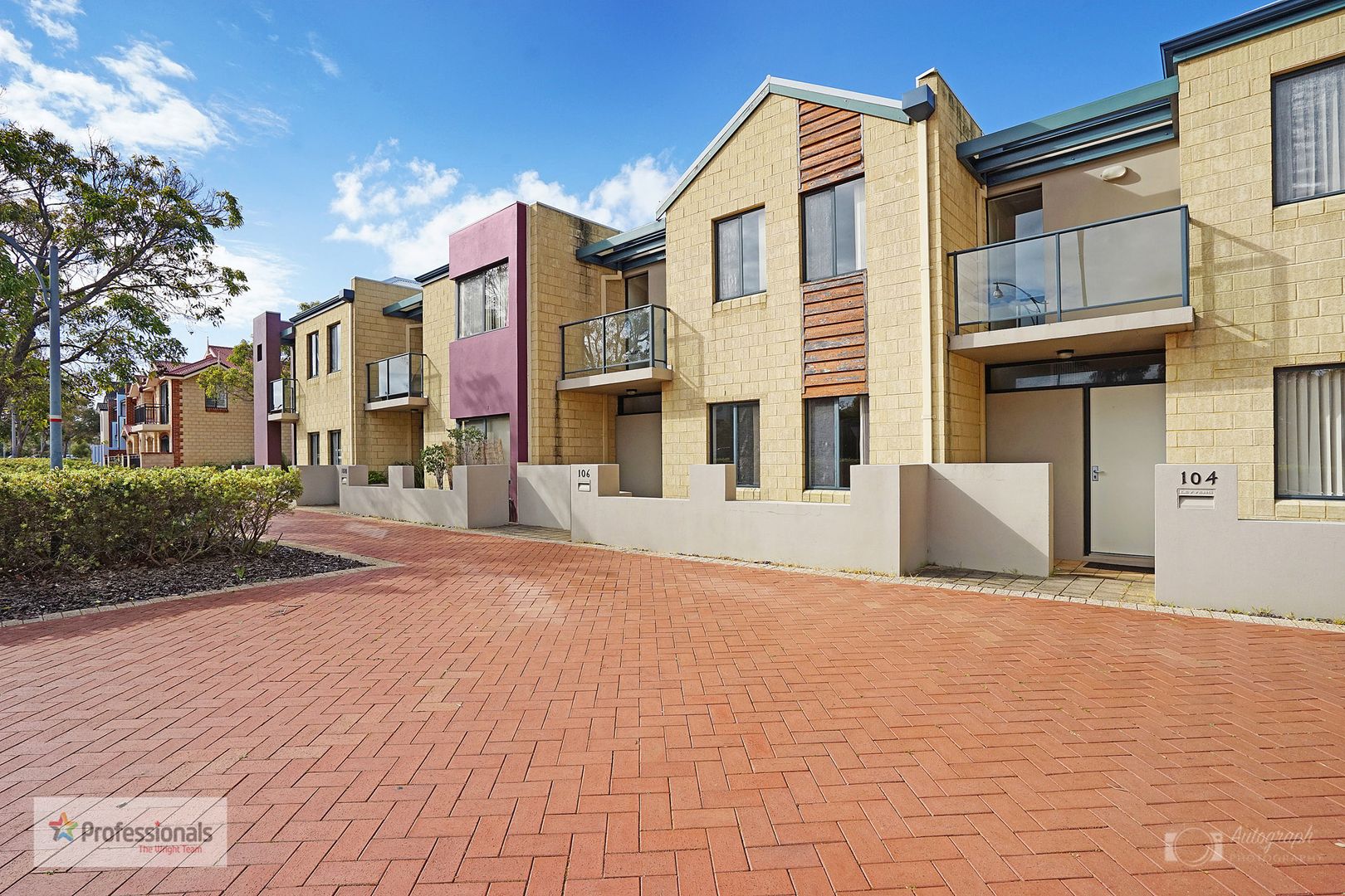 4 bedrooms Townhouse in 106 Lakeside Drive JOONDALUP WA, 6027