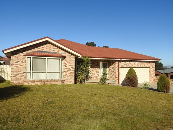 19 Pineview Circuit, Young NSW 2594