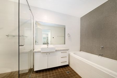 2/62 HARBOUR STREET, Wollongong NSW 2500, Image 2