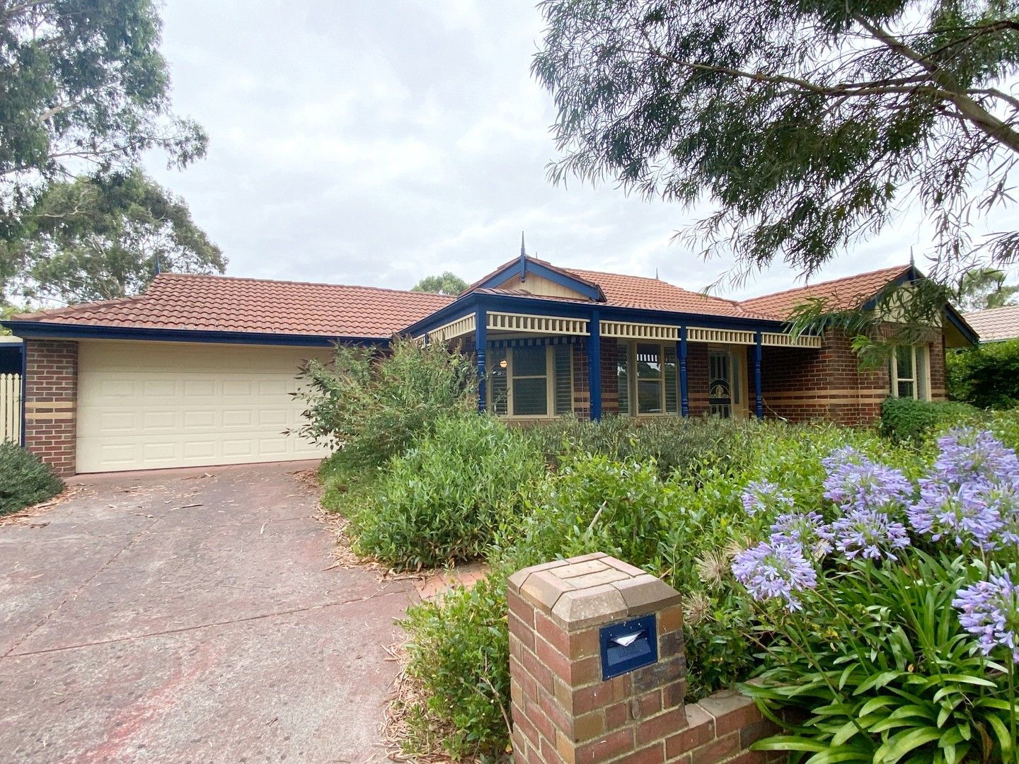 3 bedrooms House in 10 Magdalena Place BERWICK VIC, 3806