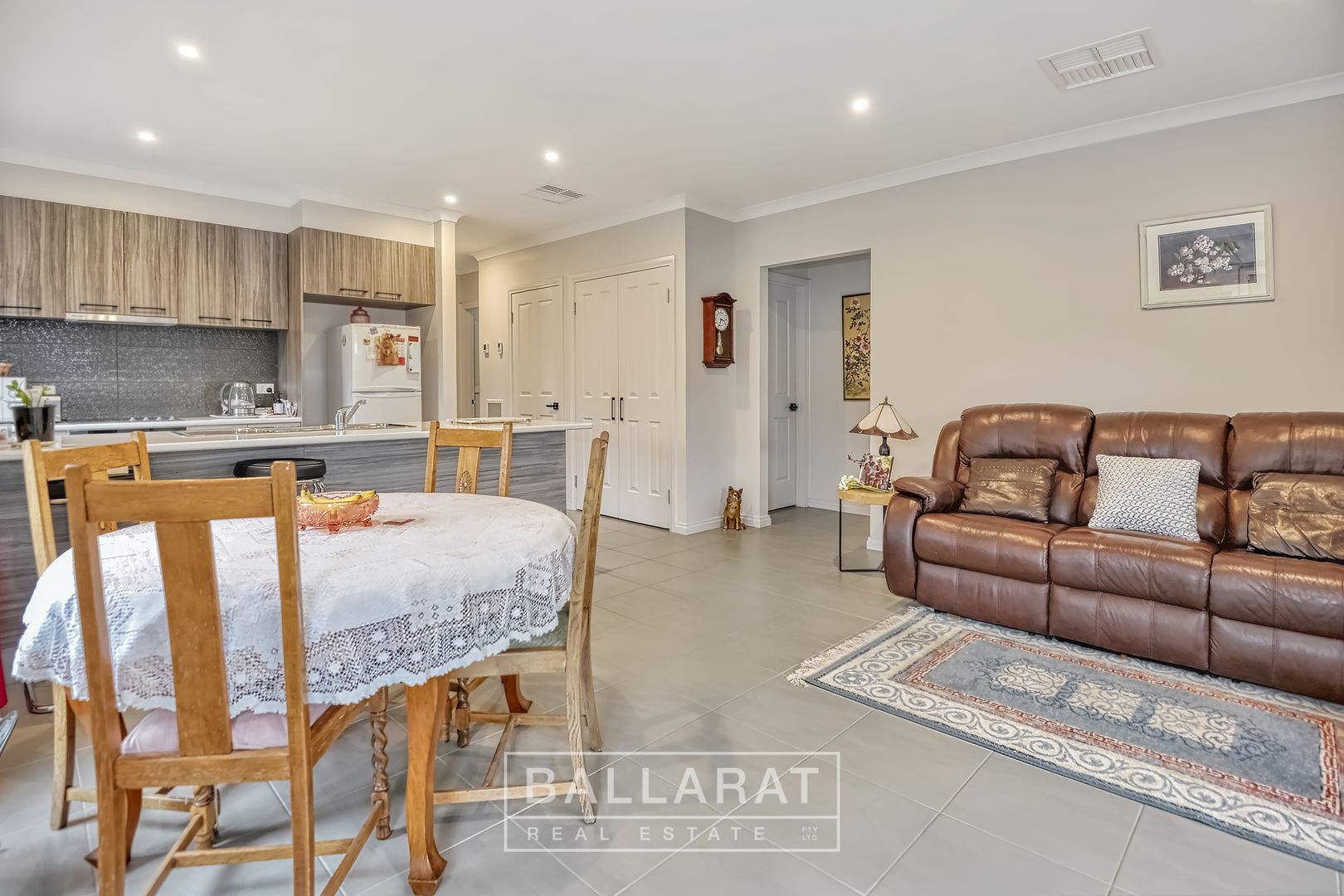 2/6 Shamrock Court, Maryborough VIC 3465, Image 2