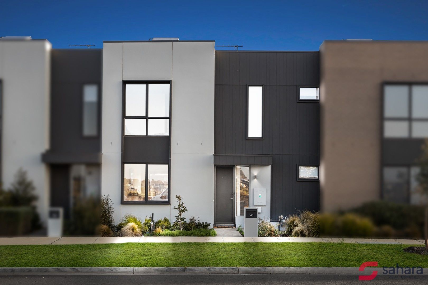 3 bedrooms Townhouse in 28 Bonniebrook Road AINTREE VIC, 3336