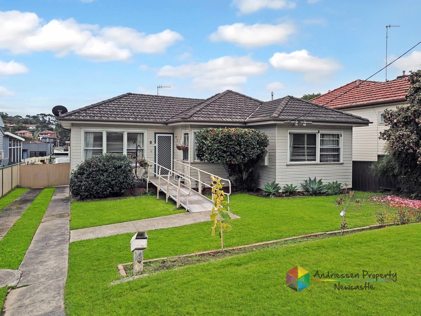 8 Roscoe Street, Kotara South NSW 2289, Image 0