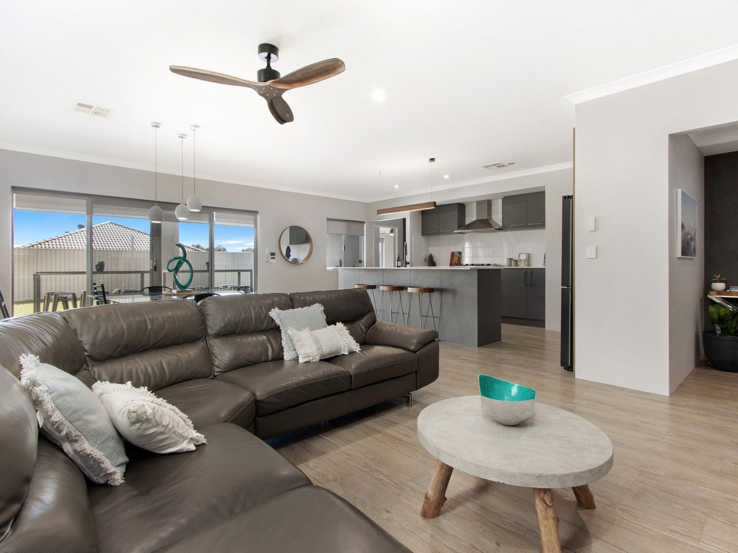 4 bedrooms House in 4 Ninian Crt BALDIVIS WA, 6171