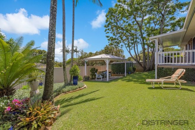 Picture of 21 Honeymyrtle Drive, BANORA POINT NSW 2486