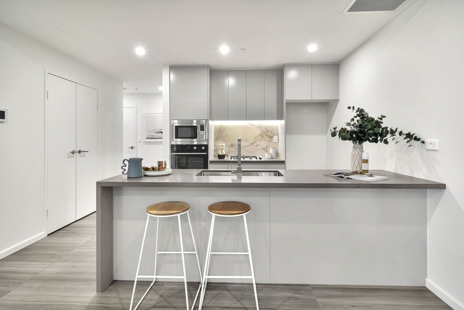 2 bedrooms Apartment / Unit / Flat in 107/2-10 Woniora Road HURSTVILLE NSW, 2220