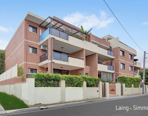 18/1-5 Kitchener Avenue, Regents Park NSW 2143