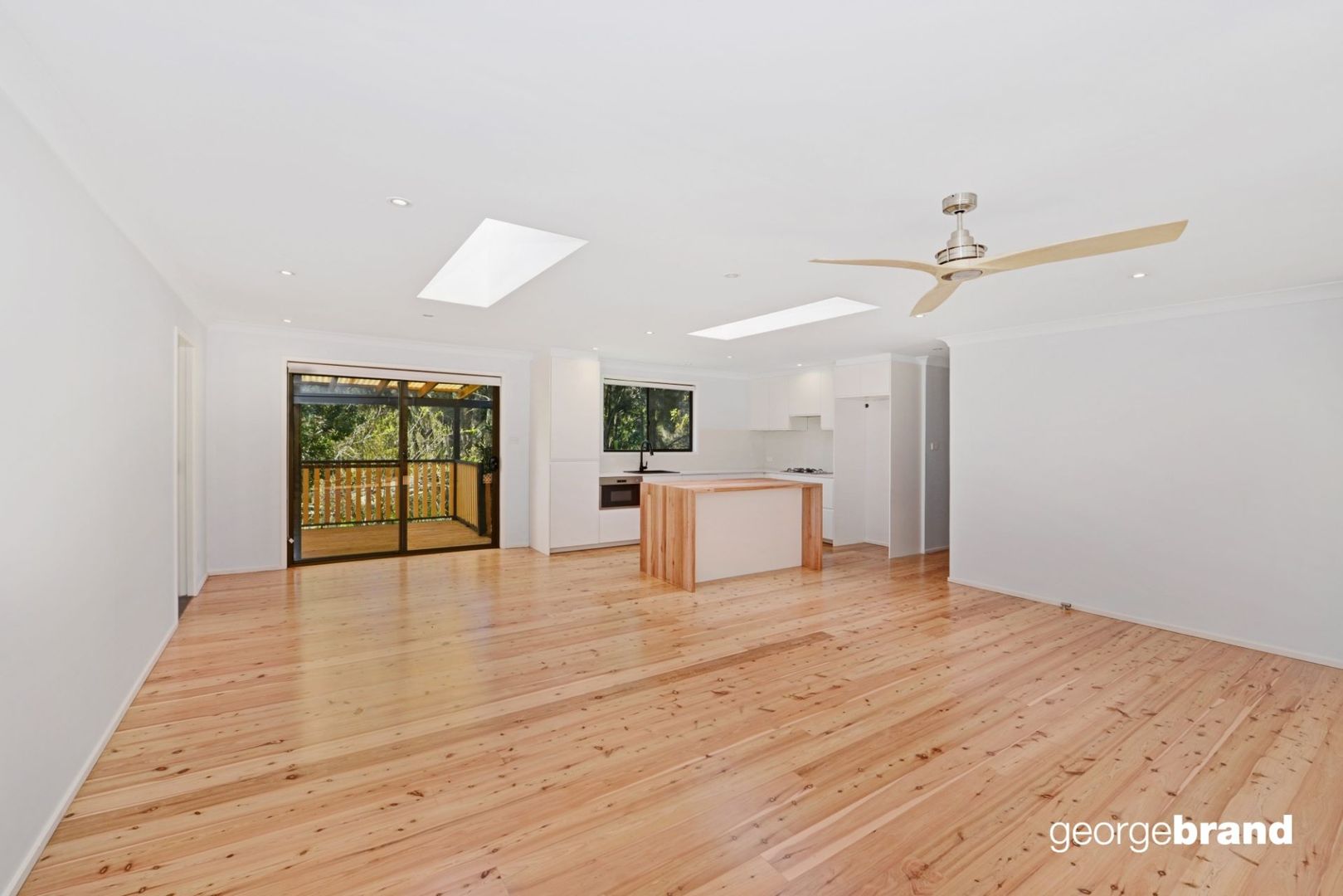10 Clements Drive, Avoca Beach NSW 2251, Image 2