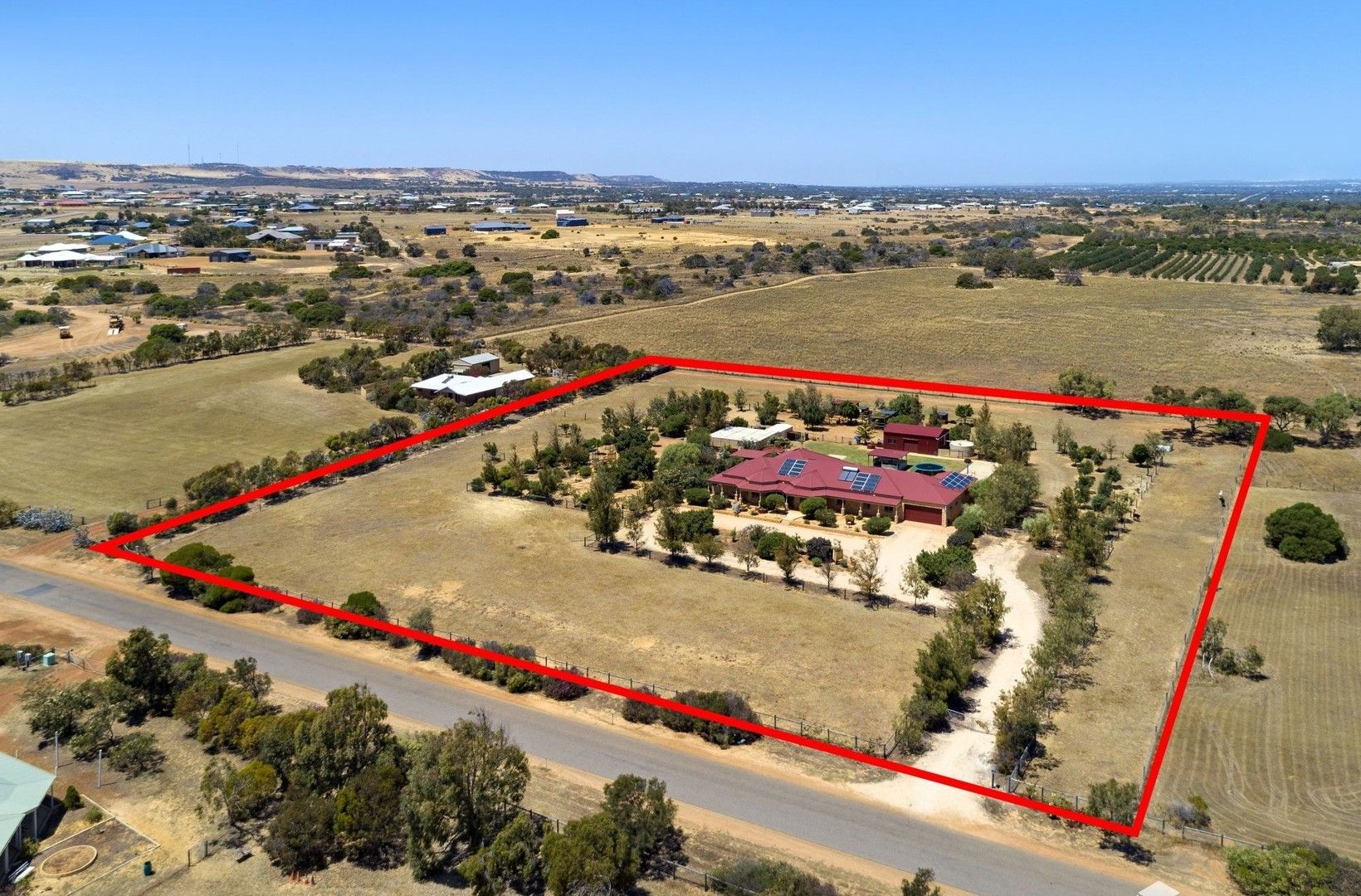 5 bedrooms House in 76 Eliza Shaw Drive WHITE PEAK WA, 6532