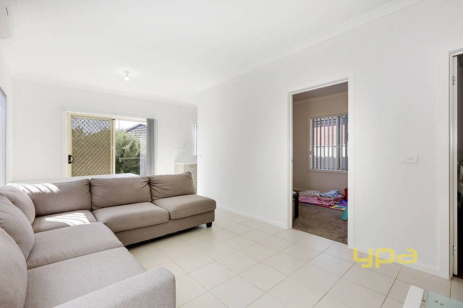 22/40 McCubbin Way, CAROLINE SPRINGS VIC 3023, Image 2