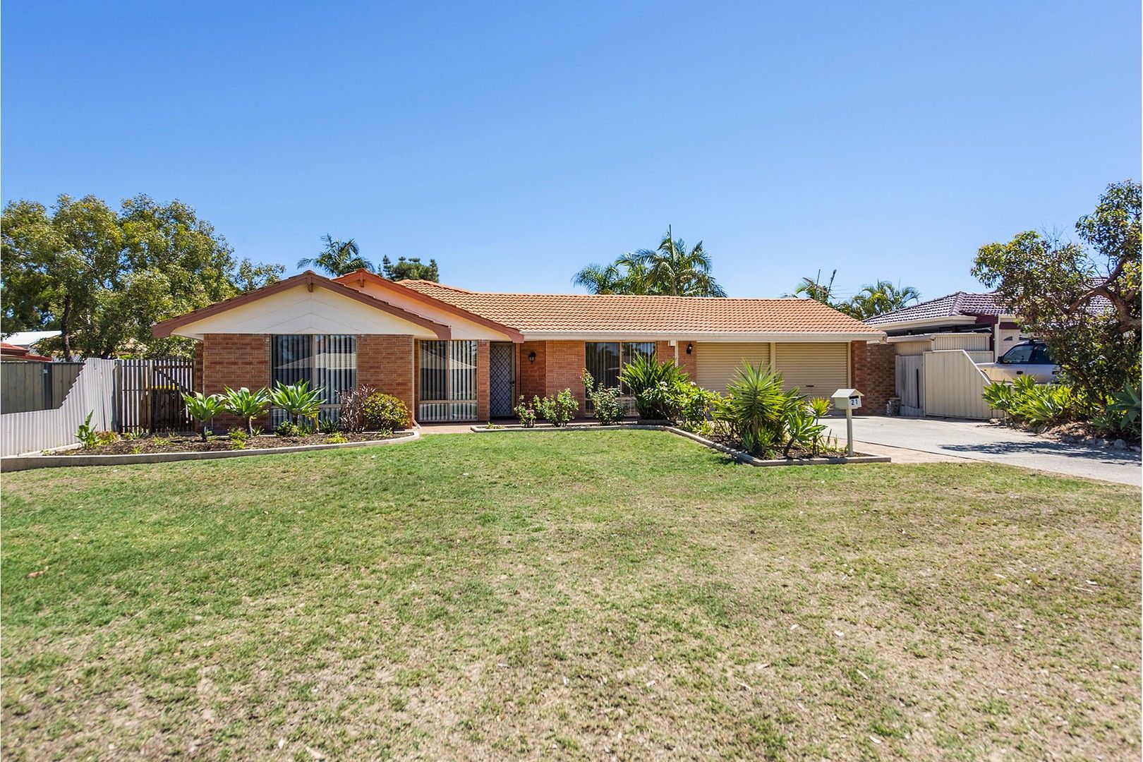 3 bedrooms House in 21 KINGFISHER AVENUE BALLAJURA WA, 6066