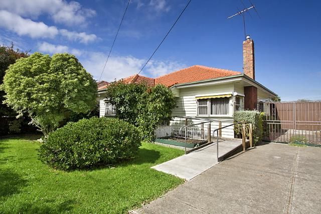 34 Wallace Crescent, STRATHMORE VIC 3041, Image 0