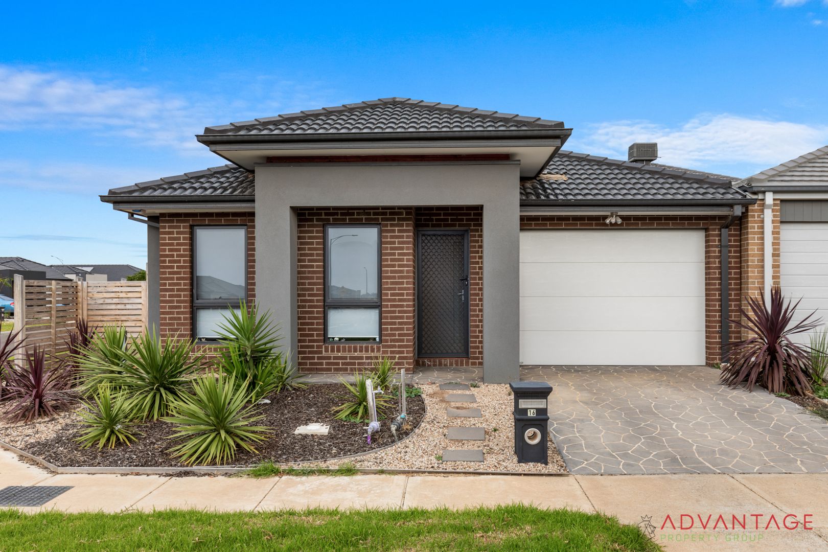 3 bedrooms House in 16 Vermont Road WYNDHAM VALE VIC, 3024