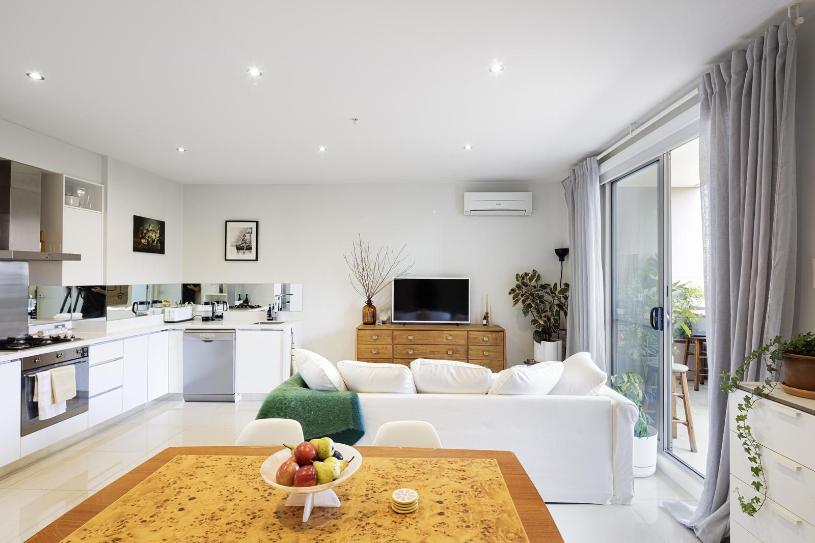 2 bedrooms Apartment / Unit / Flat in 303/195 Clarke Street NORTHCOTE VIC, 3070