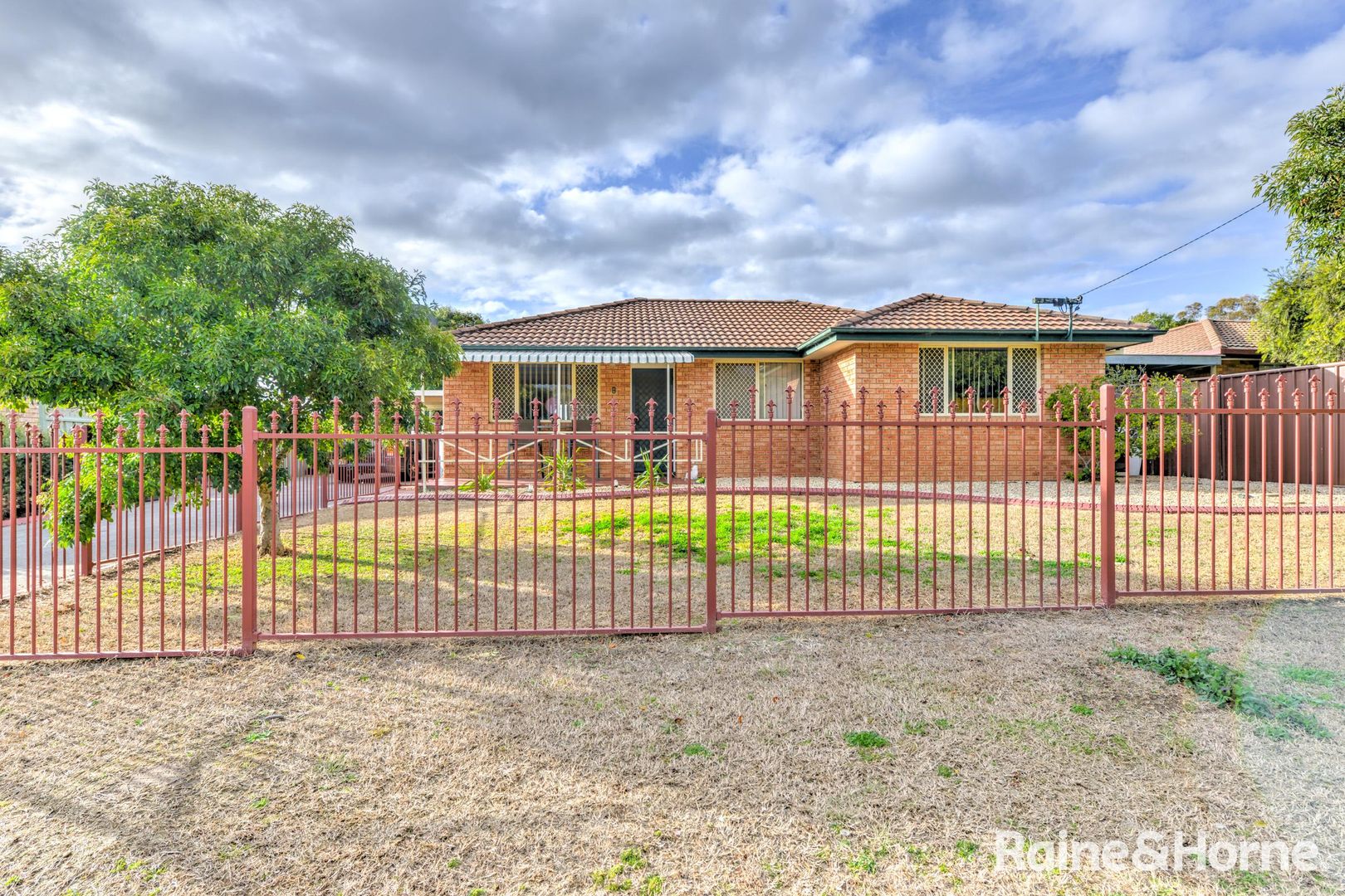 9 Maxwell Street, West Tamworth Property History & Address Research