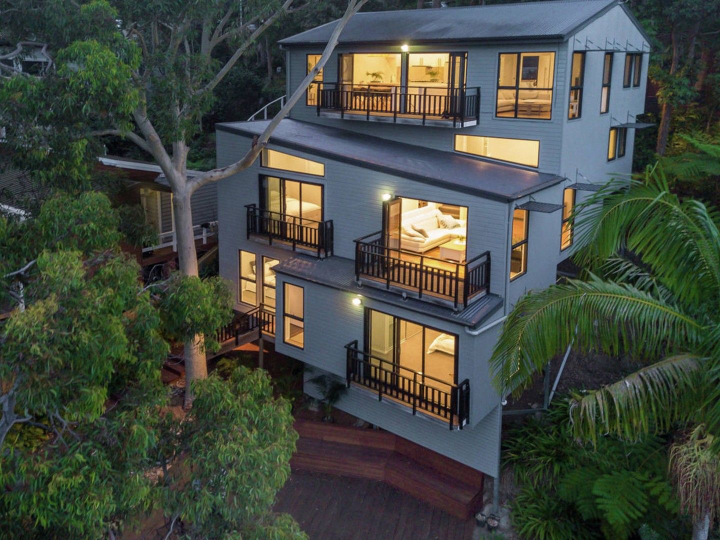 5 bedrooms House in 28 Palmgrove Road AVALON BEACH NSW, 2107