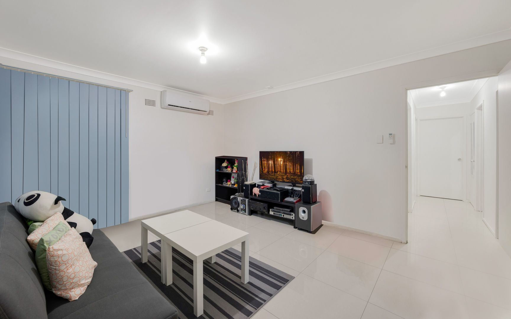 7 Hickory Place, Macquarie Fields NSW 2564, Image 2