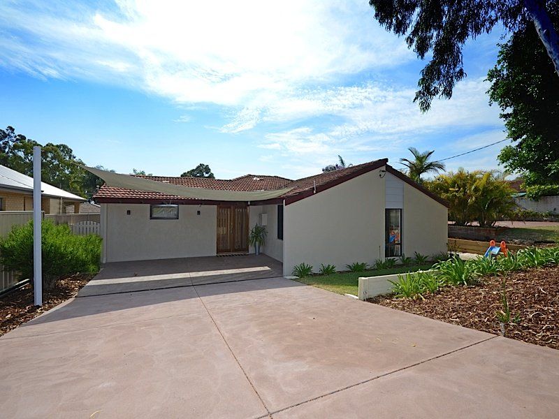 4 bedrooms House in 21 The Quarter Deck WILLETTON WA, 6155