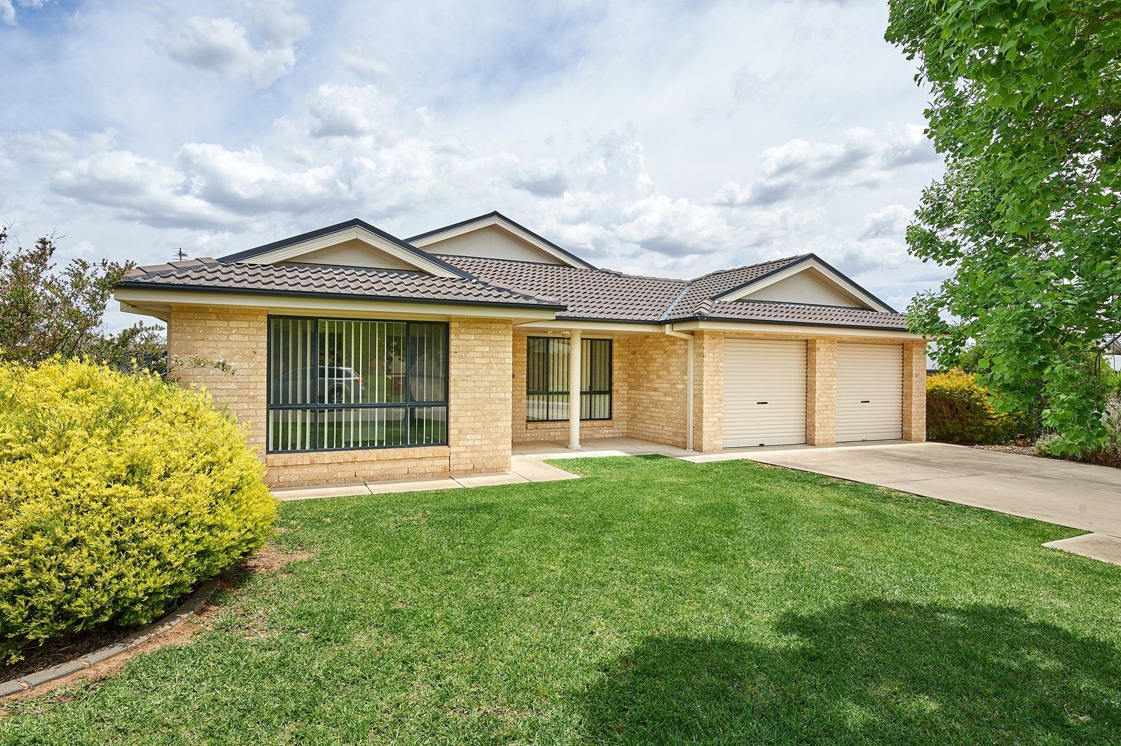 11 Protea Place, Forest Hill NSW 2651, Image 0