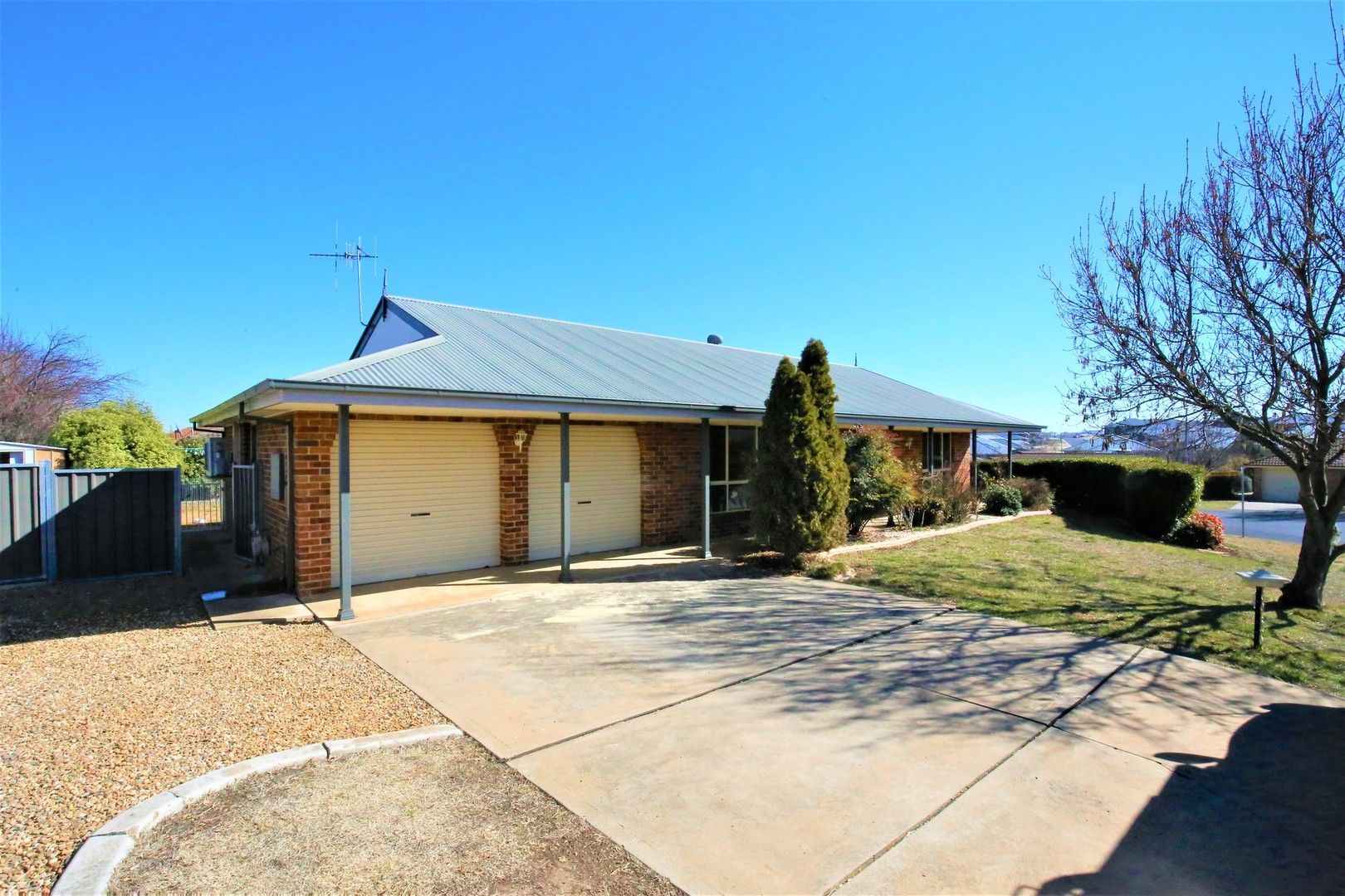 3 bedrooms House in 8 Garrett Street BATHURST NSW, 2795