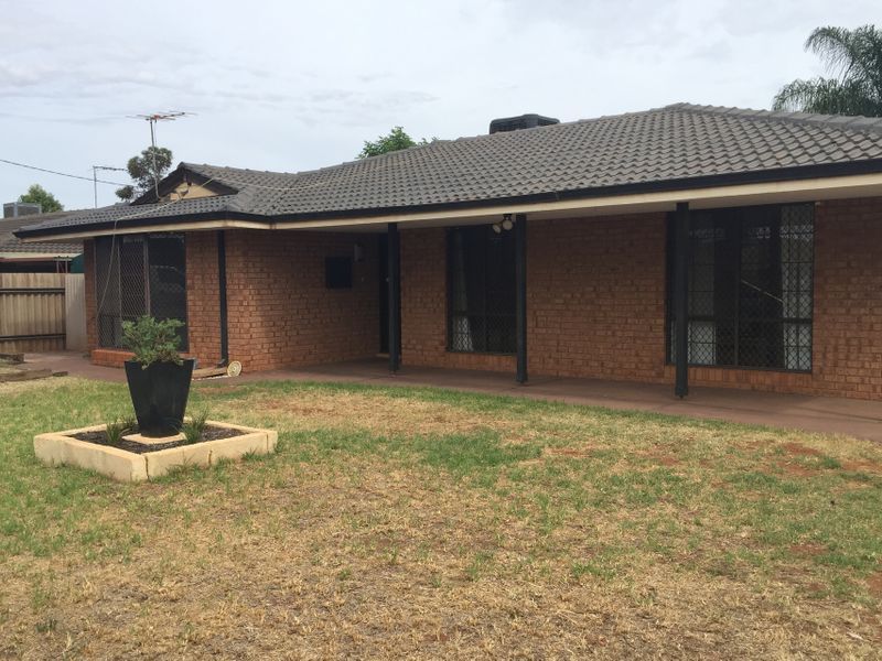 3 bedrooms House in 10 Altham Street SOUTH KALGOORLIE WA, 6430