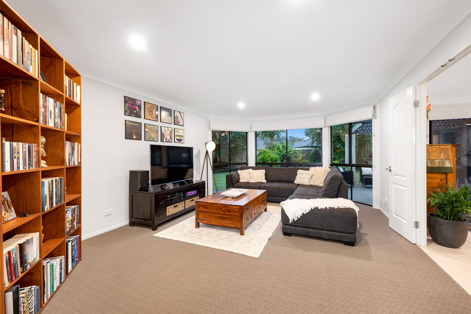 8 Trevallyn Place, Upper Kedron QLD 4055, Image 2