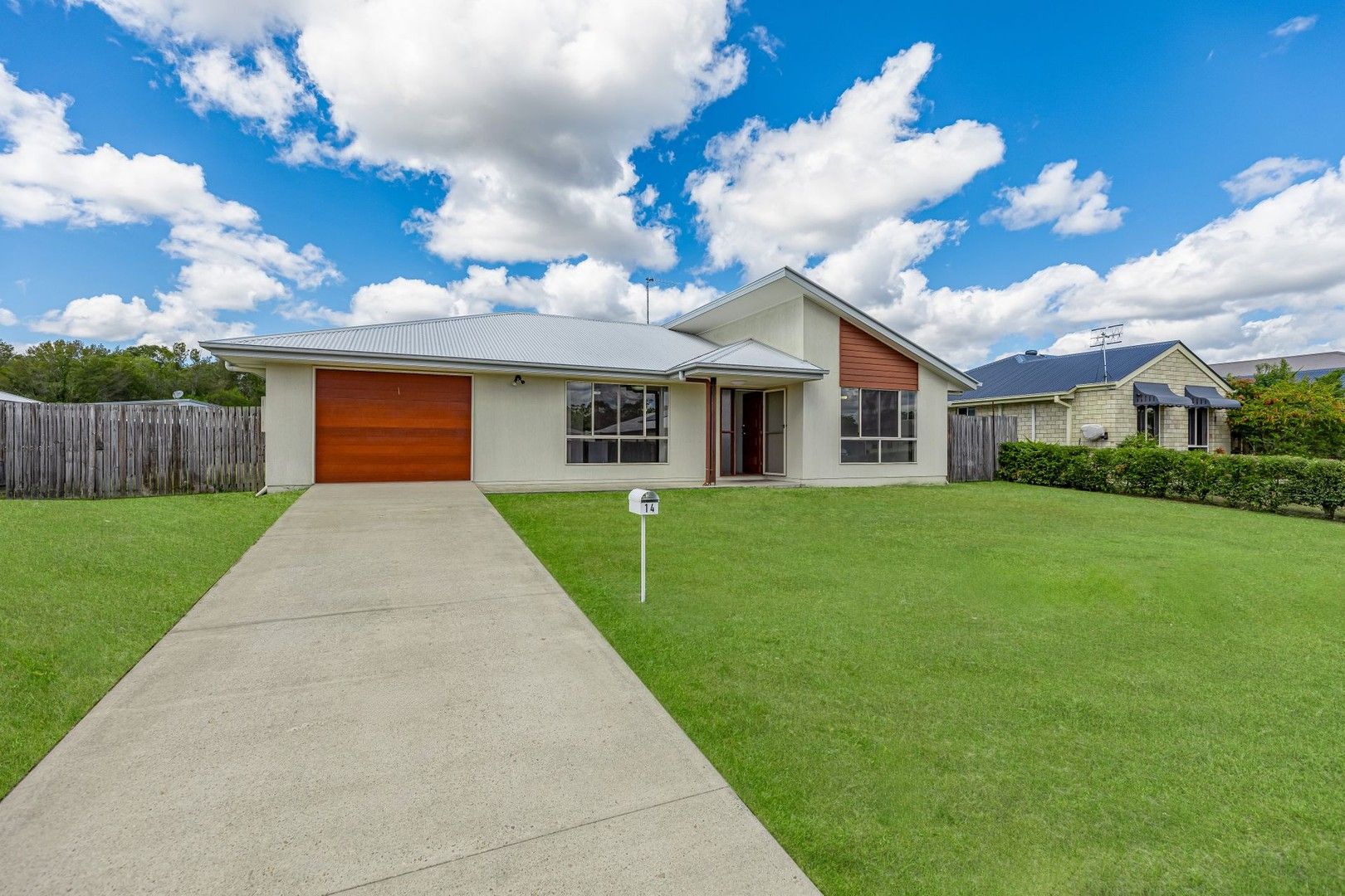 4 bedrooms House in 14 Environs Avenue COOLOOLA COVE QLD, 4580