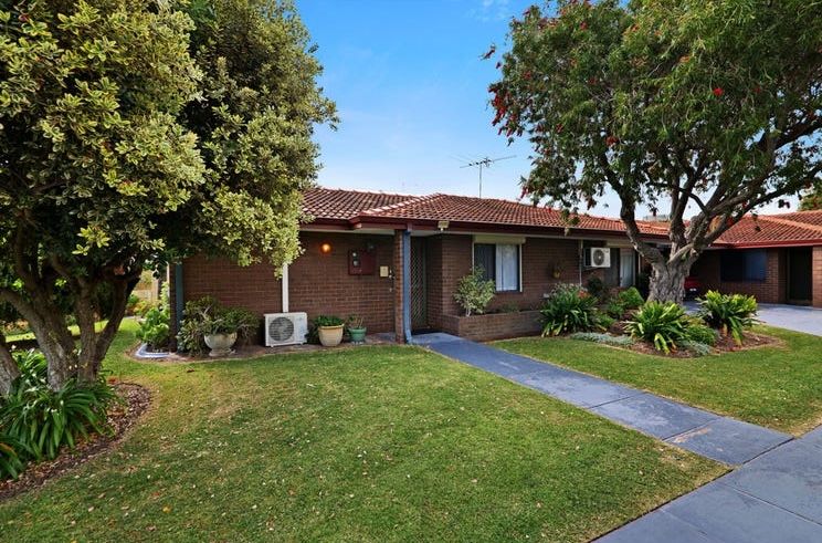 3 bedrooms House in 35 Wheeler Road KARRINYUP WA, 6018