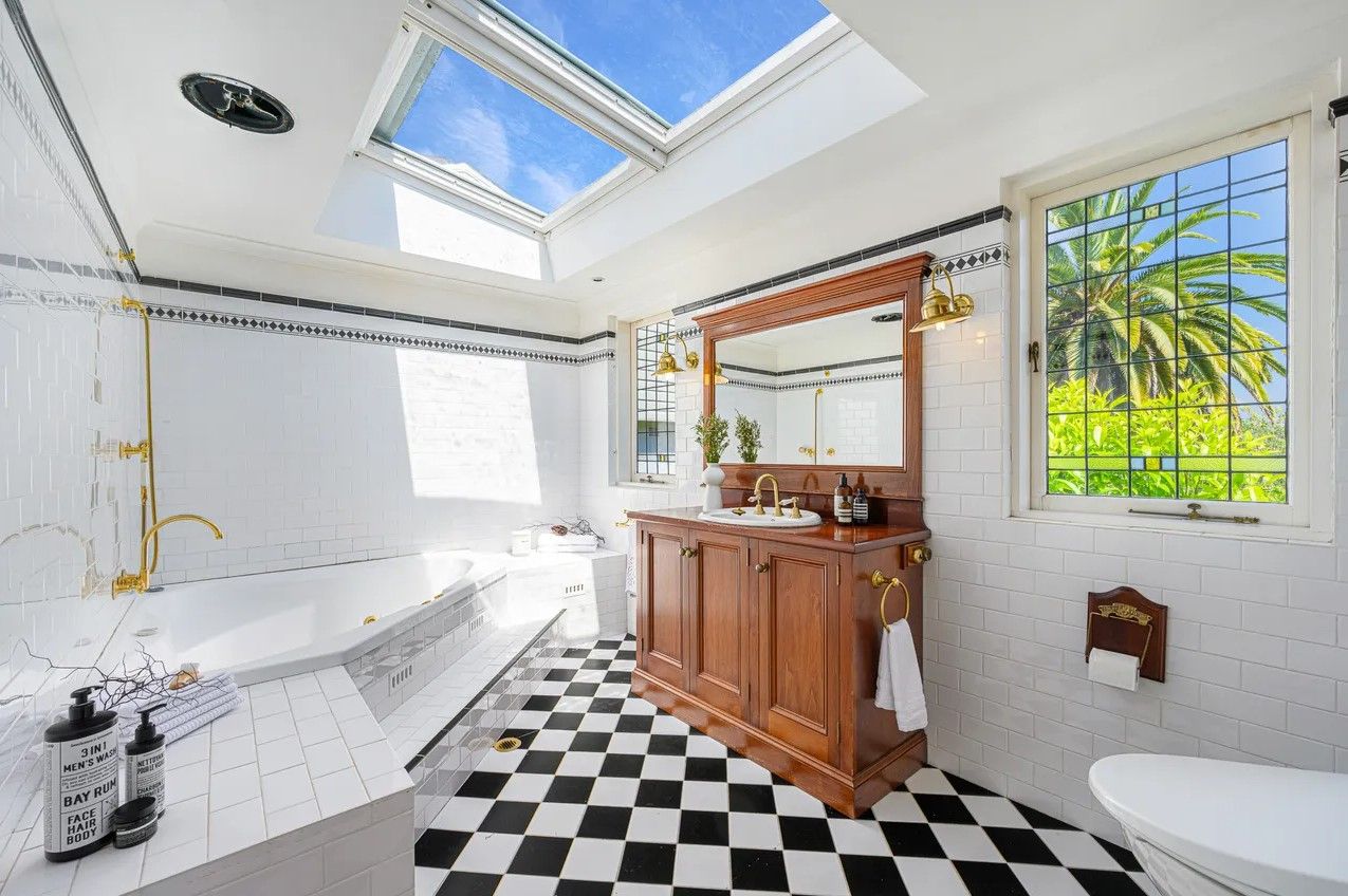 4 bedrooms House in 6 Fairlight avenue EAST KILLARA NSW, 2071