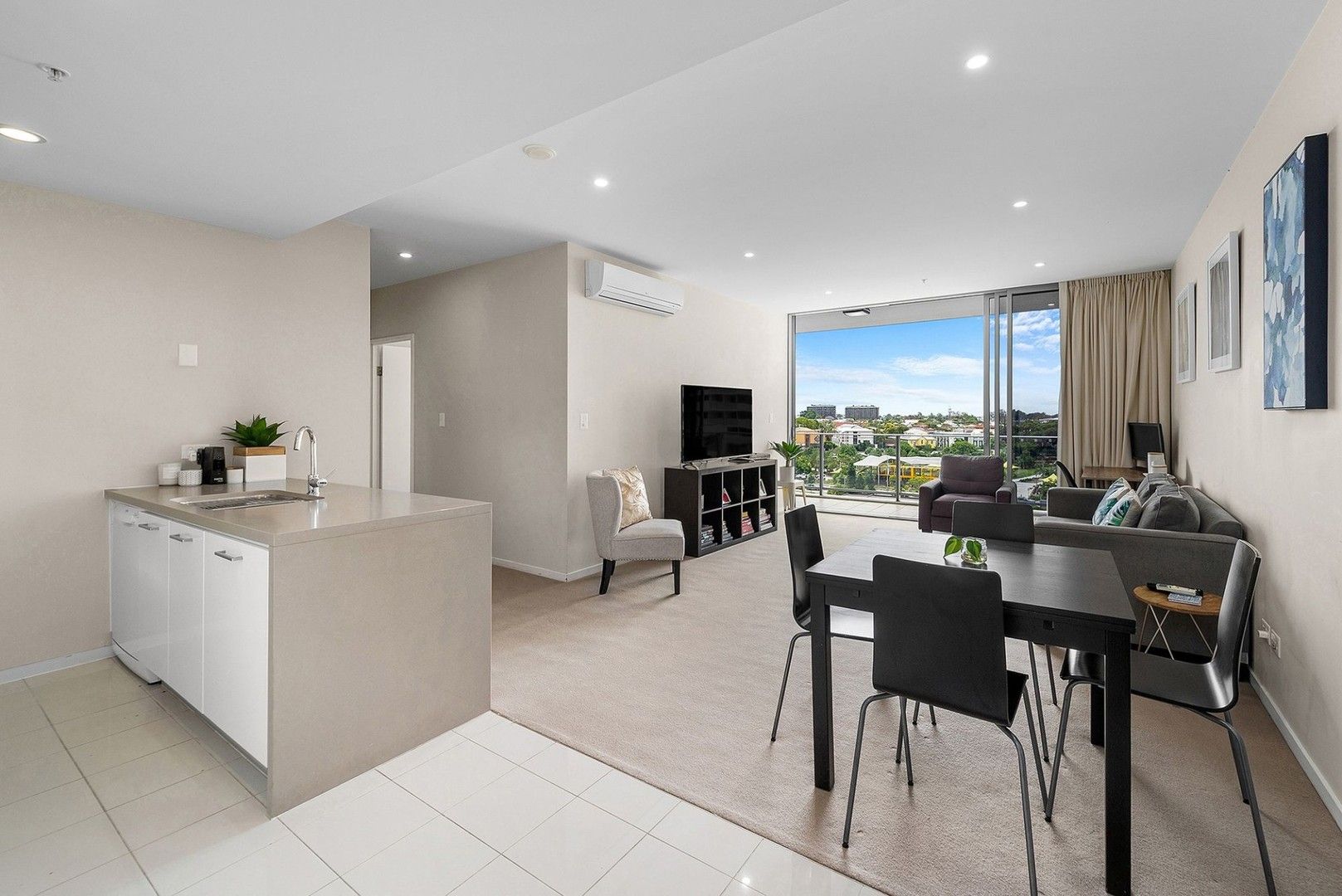 2 bedrooms Apartment / Unit / Flat in  HAMILTON QLD, 4007