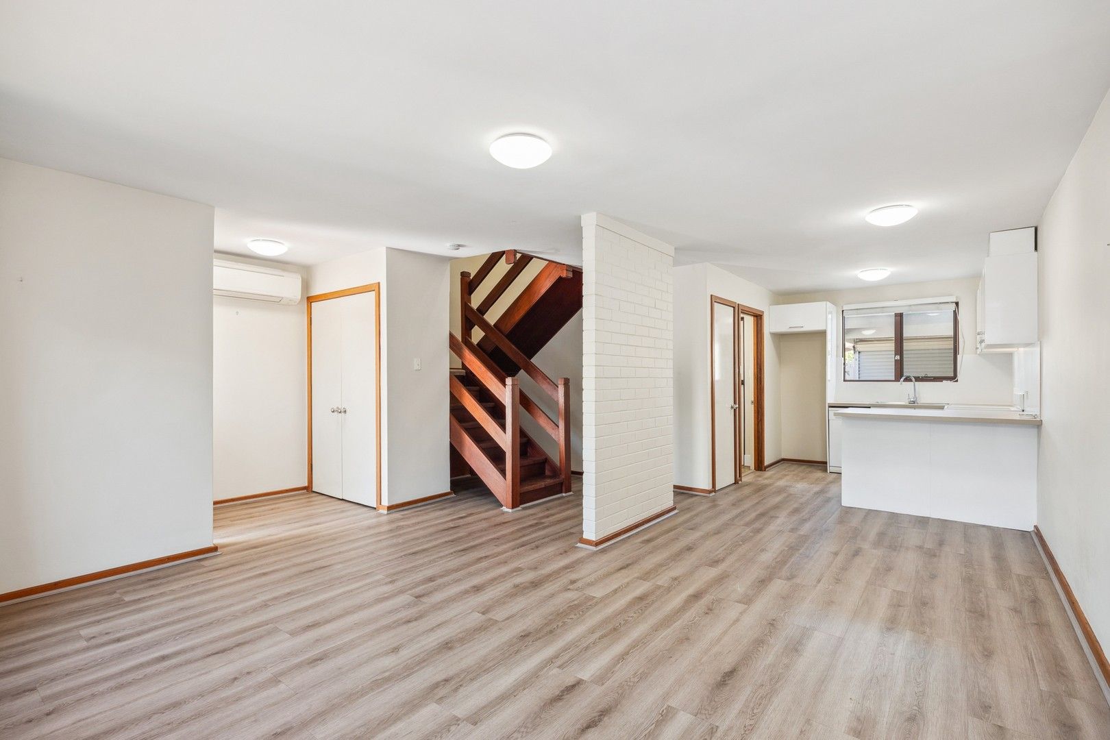 2 bedrooms Townhouse in 8/3 Ednah Street COMO WA, 6152