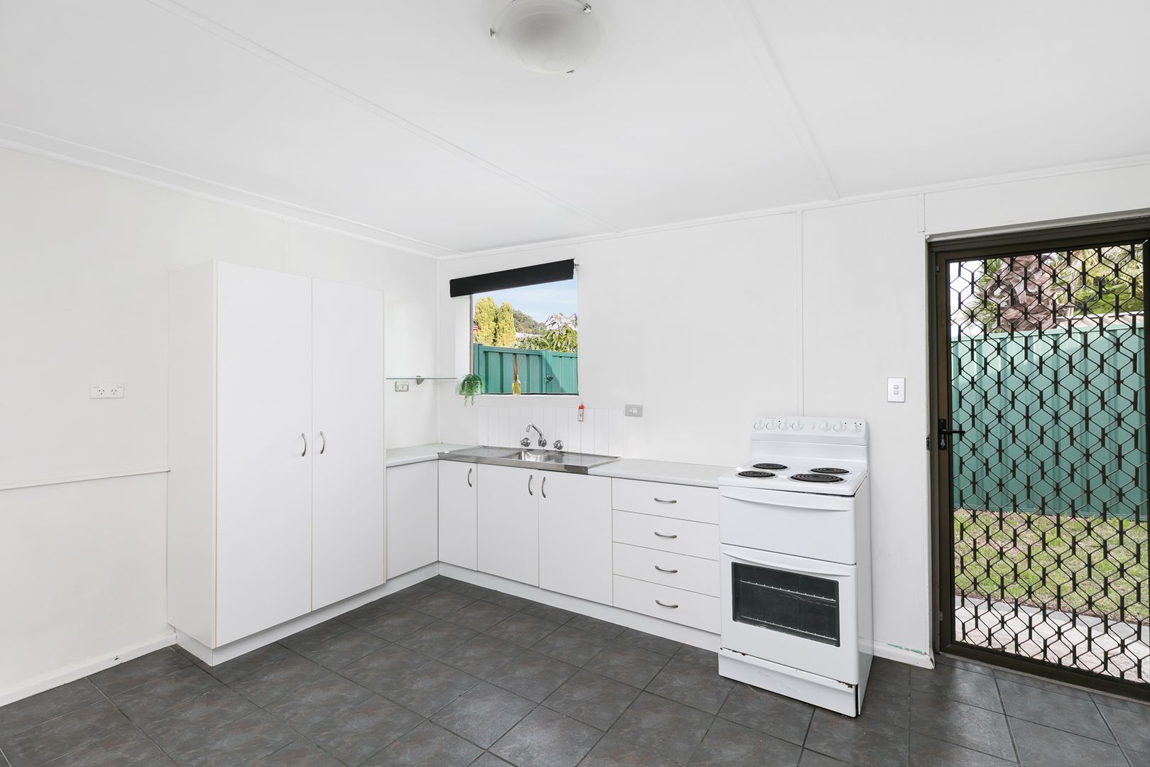 Flat/19a Gannons Road, Caringbah NSW 2229, Image 2