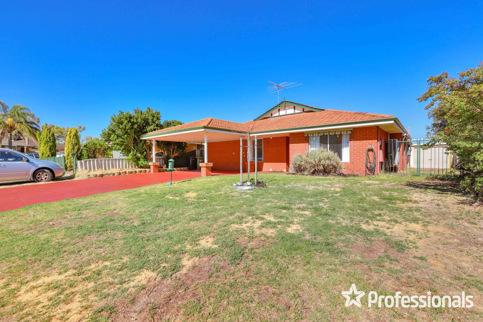 4 Ellamere Retreat, Maddington WA 6109, Image 2