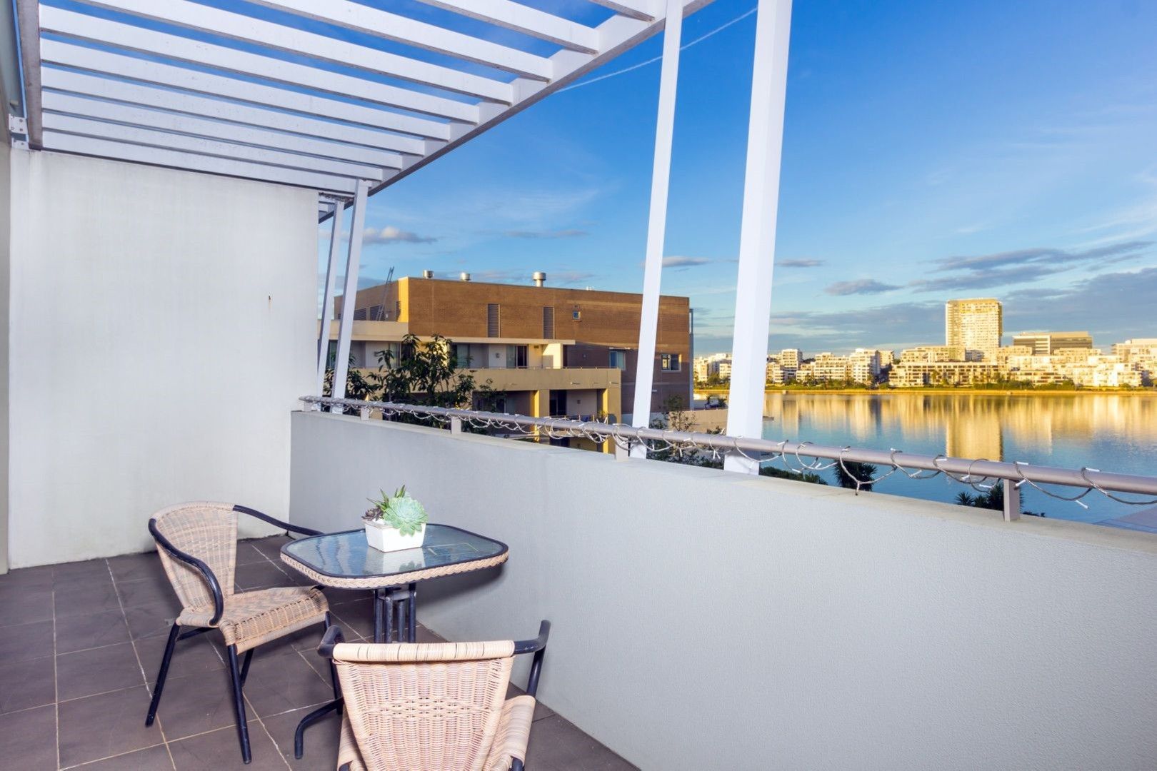 1 bedrooms Apartment / Unit / Flat in 611/16 Marine Parade WENTWORTH POINT NSW, 2127