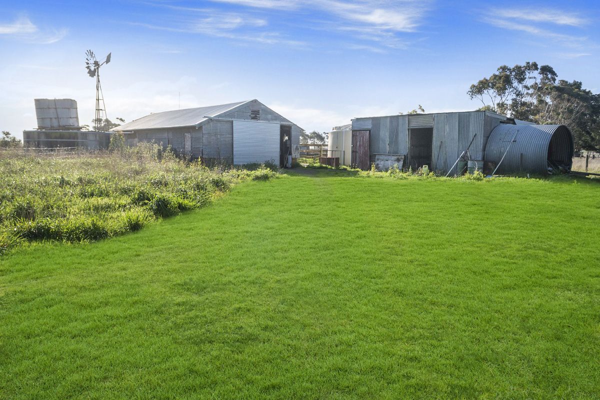 4660 Hopkins Highway, Mortlake VIC 3272, Image 2