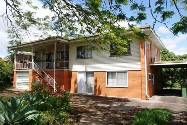 2 Dudleigh Street, Booval QLD 4304
